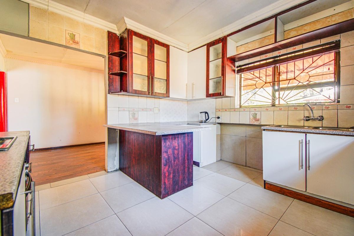 House For Sale In Springs - Photo 4