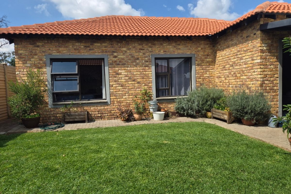 Townhouse For Sale In Meyerton - Photo 2