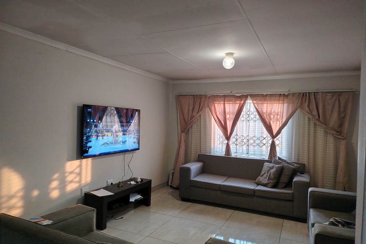 House For Sale In Germiston - Photo 2