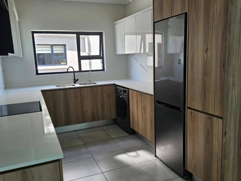 Apartment Rental Monthly In Midrand - Photo 2