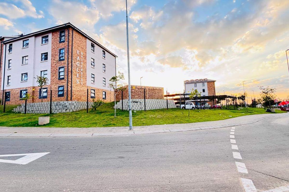 Apartment For Sale In Midrand - Photo 2