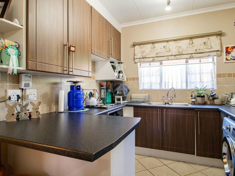 Townhouse For Sale In Pretoria - Photo 6