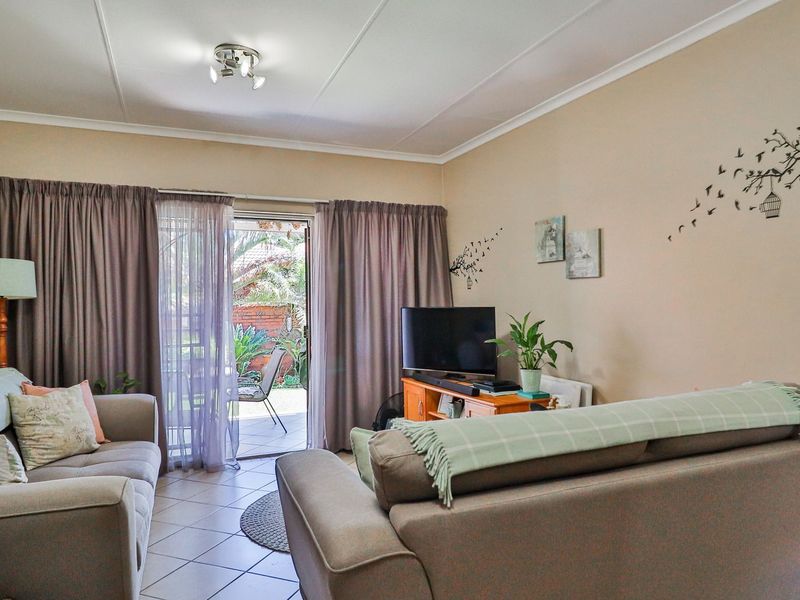 Townhouse For Sale In Pretoria - Photo 2