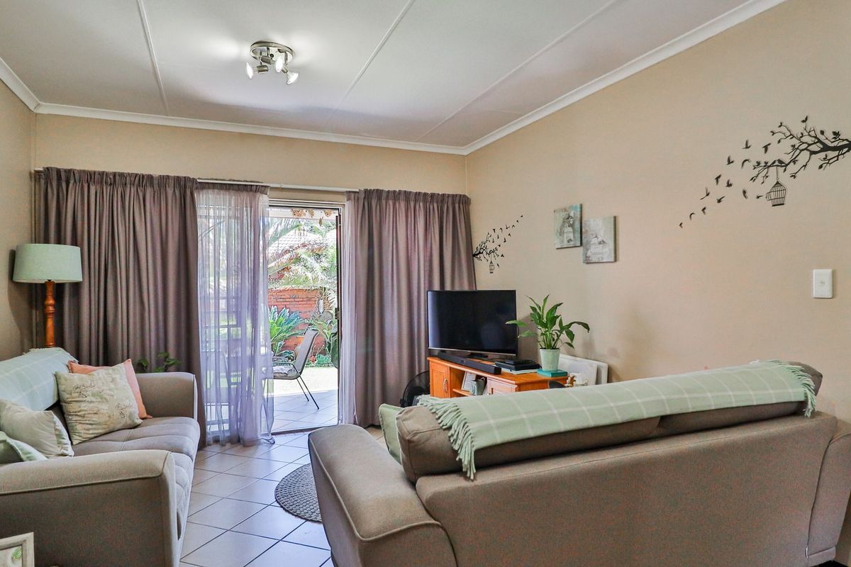 Townhouse For Sale In Pretoria - Photo 2