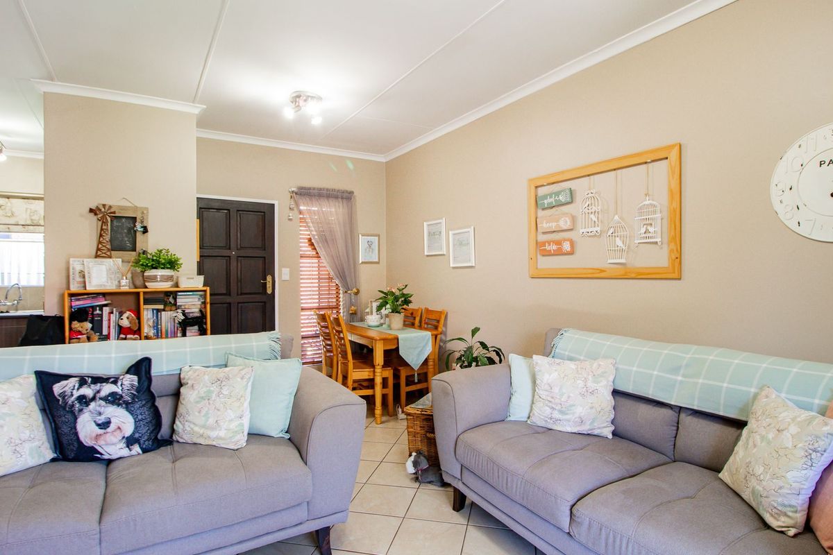 Townhouse For Sale In Pretoria - Photo 4