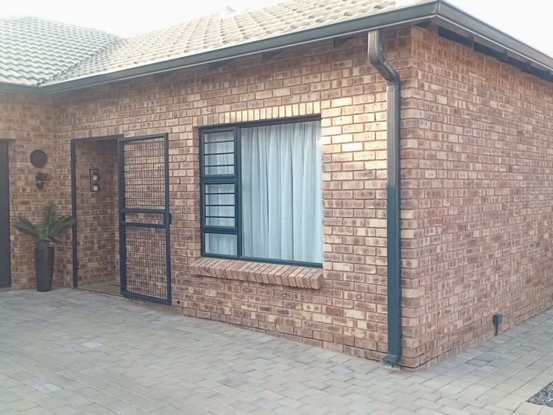 House For Sale In Pretoria - Photo 2