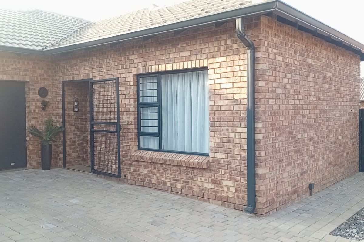 House For Sale In Pretoria - Photo 2