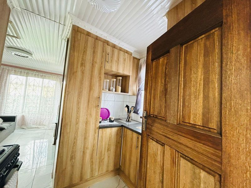 House Rental Monthly In Springs - Photo 10