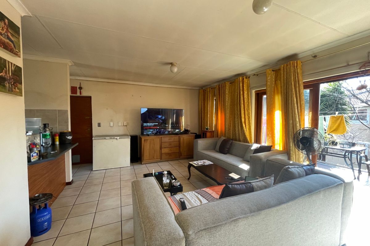 Apartment For Sale In Sandton - Photo 2