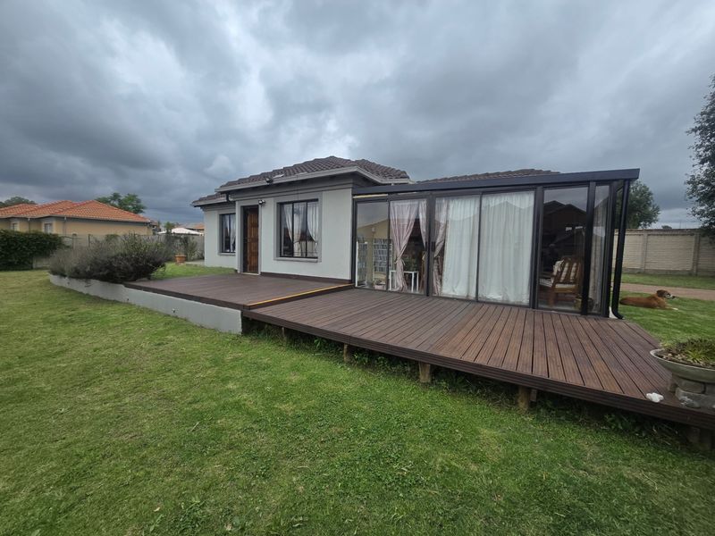 House For Sale In Rayton - Photo 2