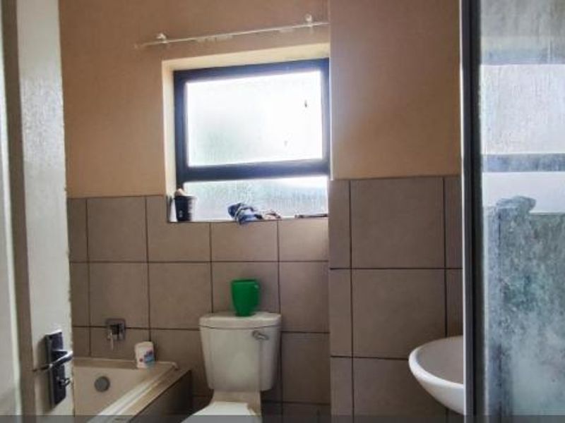 Townhouse For Sale In Germiston - Photo 7