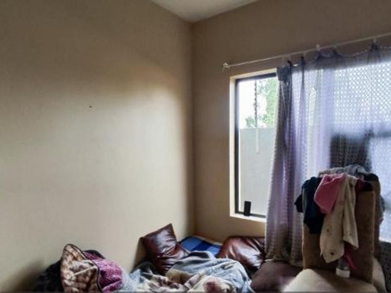 Townhouse For Sale In Germiston - Photo 6