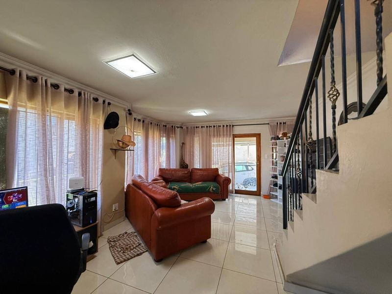 Townhouse Rental Monthly In Midrand - Photo 3