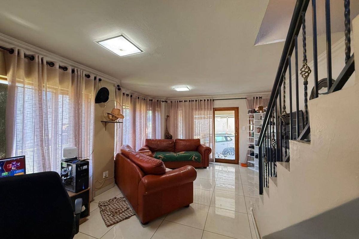 Townhouse Rental Monthly In Midrand - Photo 3