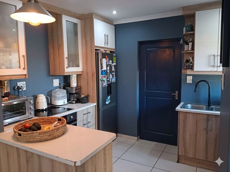 House For Sale In Kuils River - Photo 3