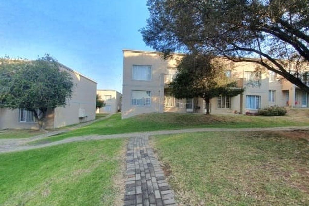 Townhouse For Sale In Sandton - Photo 2