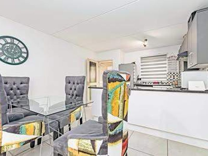 Townhouse For Sale In Sandton - Photo 6