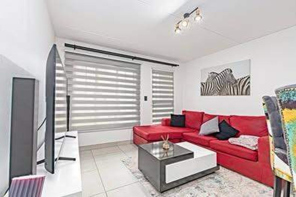 Townhouse For Sale In Sandton - Photo 3