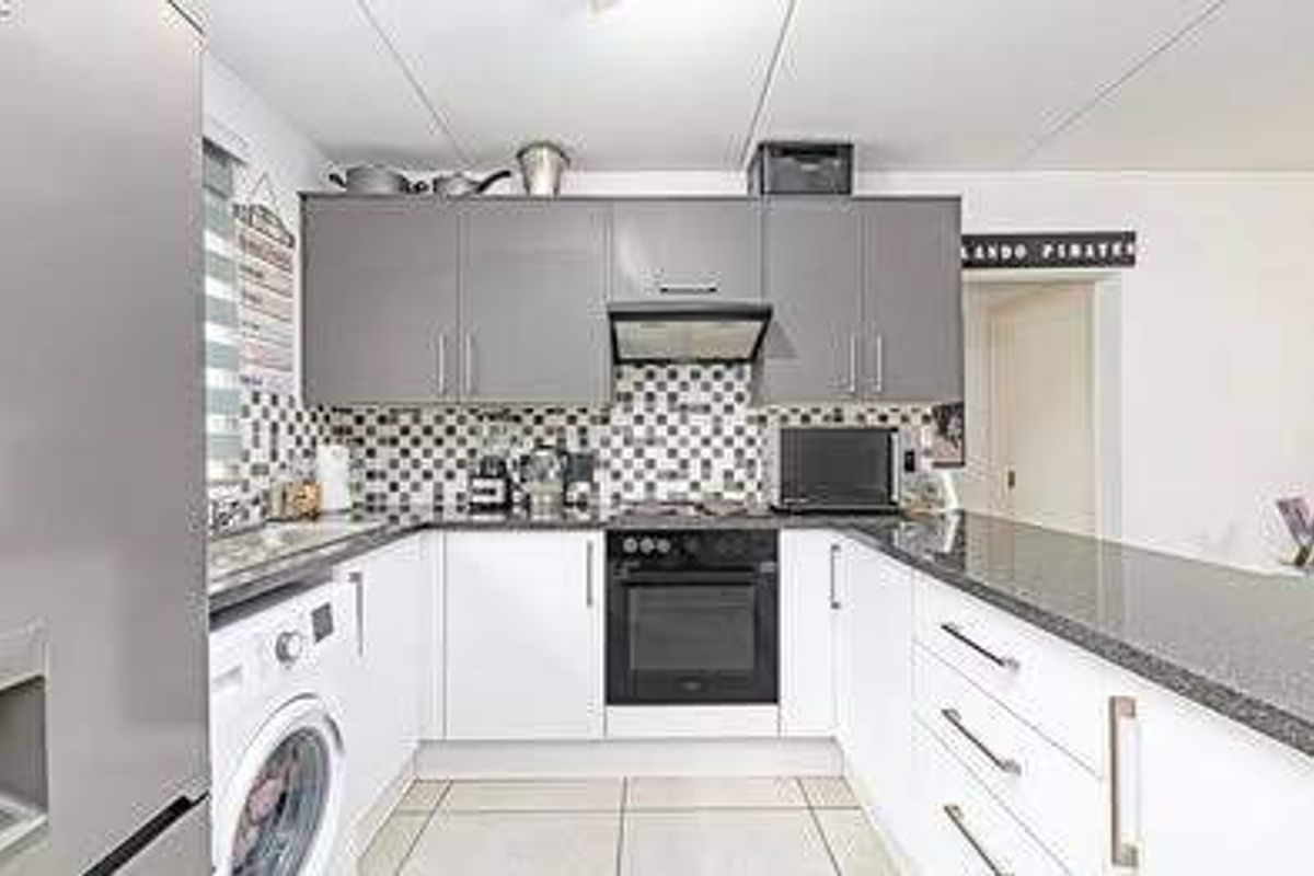 Townhouse For Sale In Sandton - Photo 5