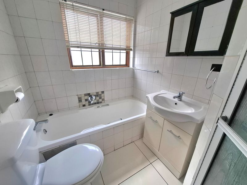 Apartment Rental Monthly In Sandton - Photo 5