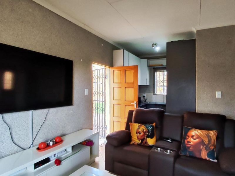 Townhouse For Sale In Boksburg - Photo 4