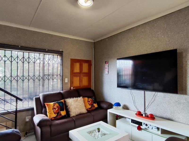 Townhouse For Sale In Boksburg - Photo 3