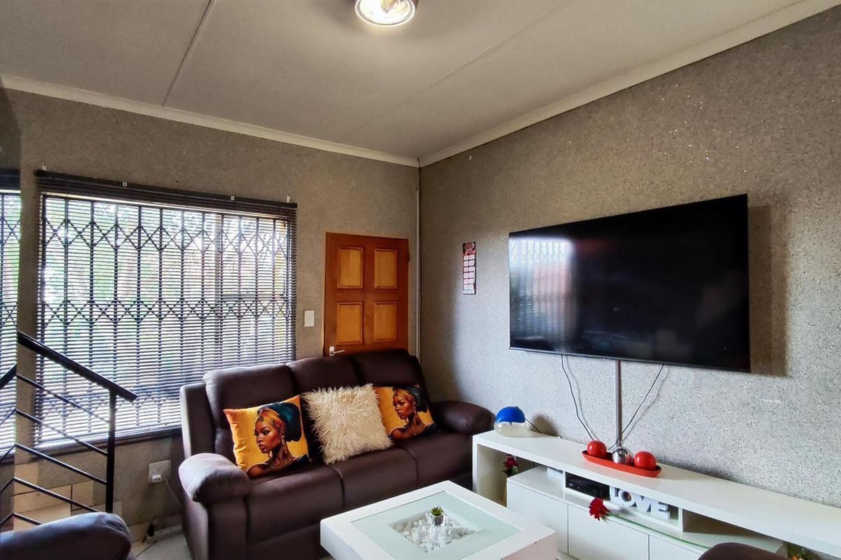 Townhouse For Sale In Boksburg - Photo 3