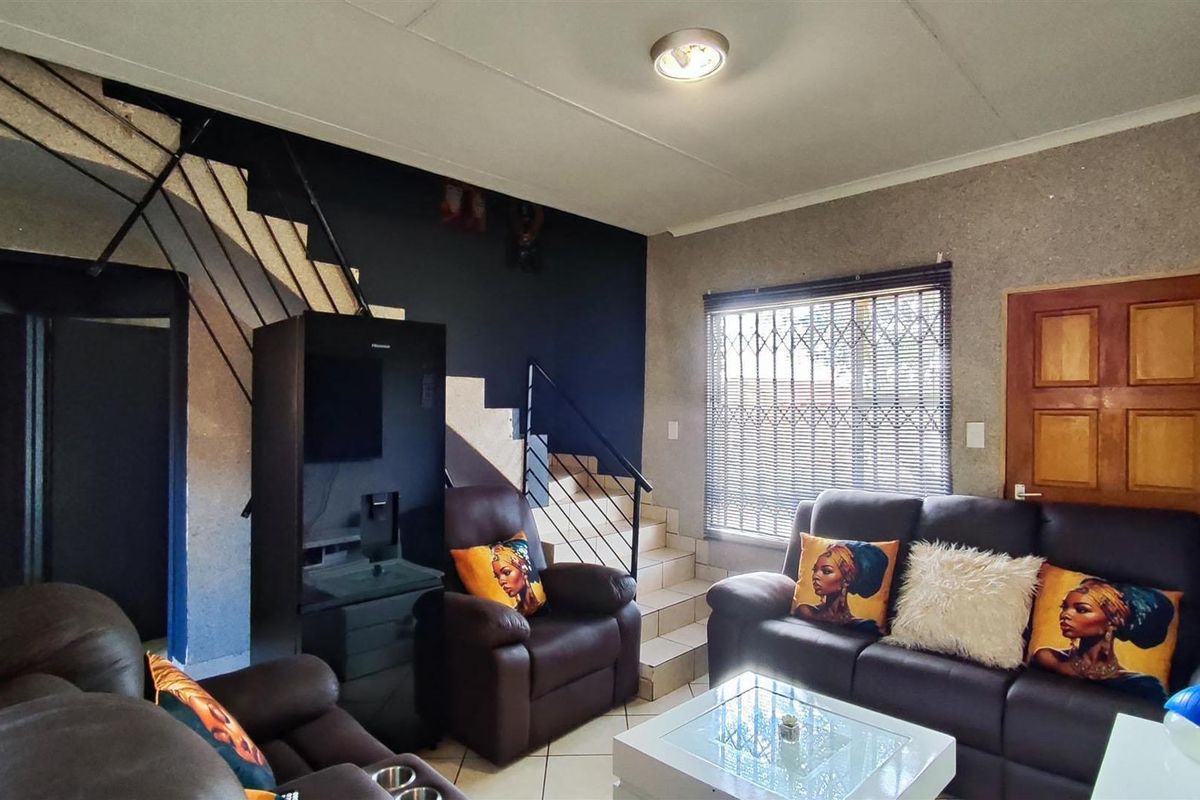 Townhouse For Sale In Boksburg - Photo 2