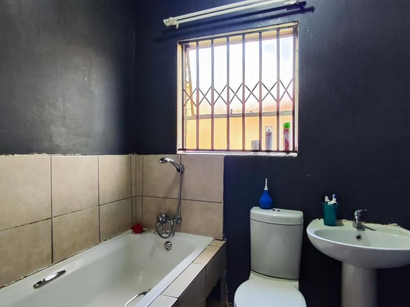 Townhouse For Sale In Boksburg - Photo 8