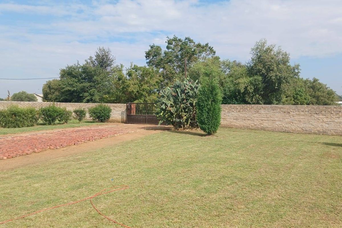 House For Sale In Vereeniging - Photo 3
