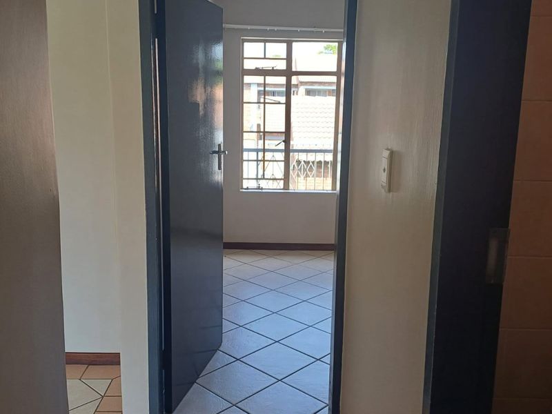 Apartment Rental Monthly In Pretoria - Photo 3