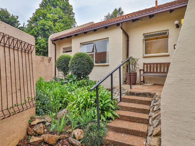 House For Sale In Johannesburg - Photo 2