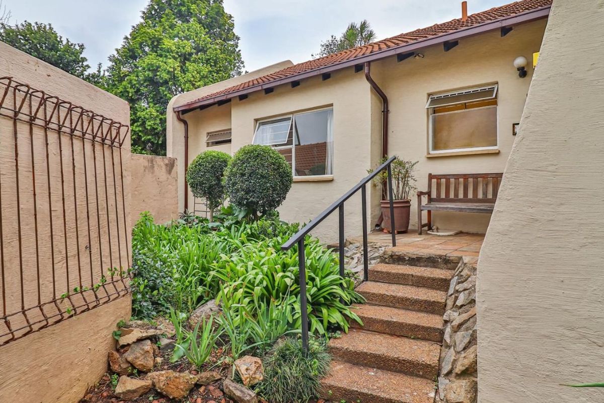 House For Sale In Johannesburg - Photo 2