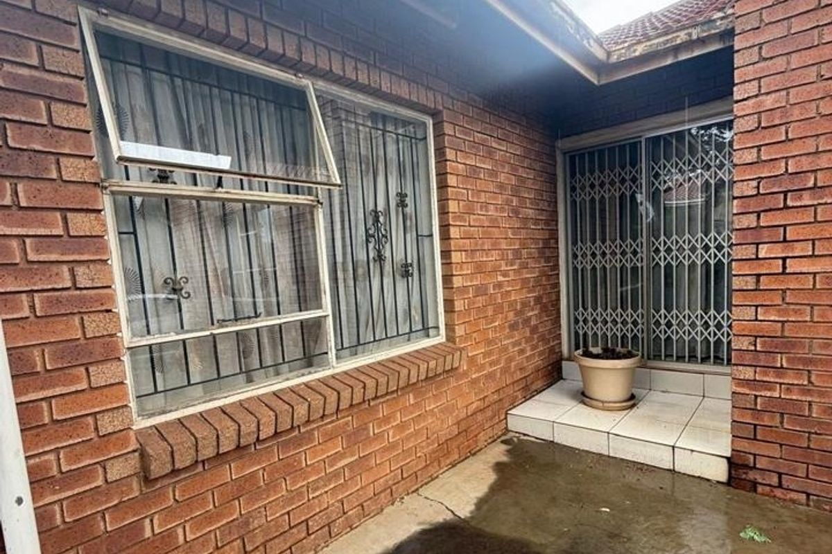 House For Sale In Katlehong - Photo 2