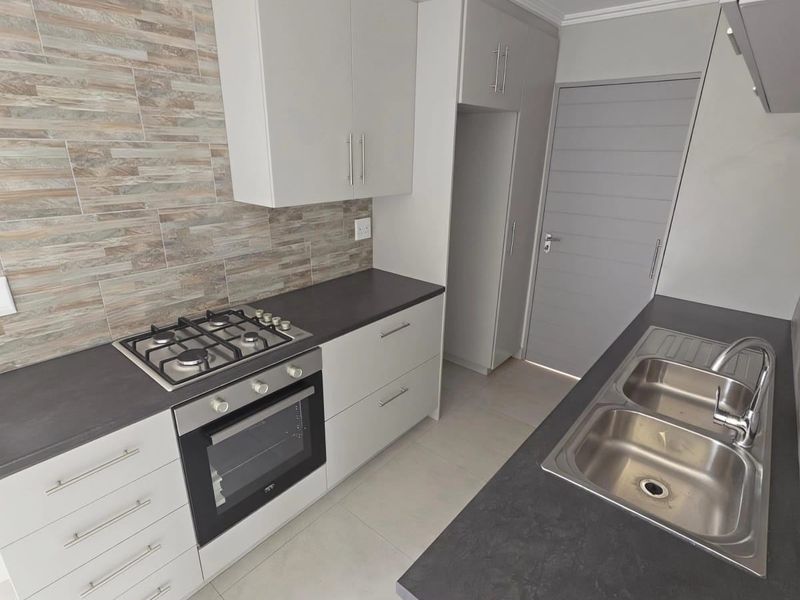 Townhouse For Sale In Port Alfred - Photo 7