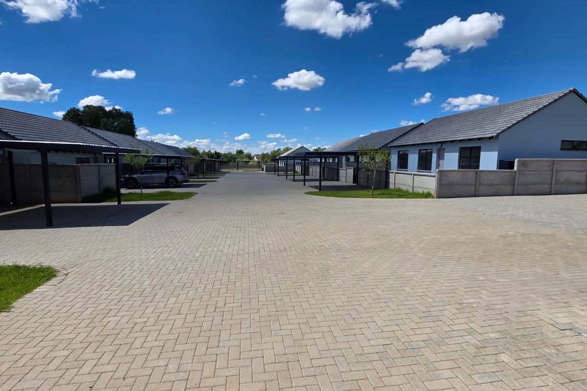 Townhouse For Sale In Port Alfred - Photo 2