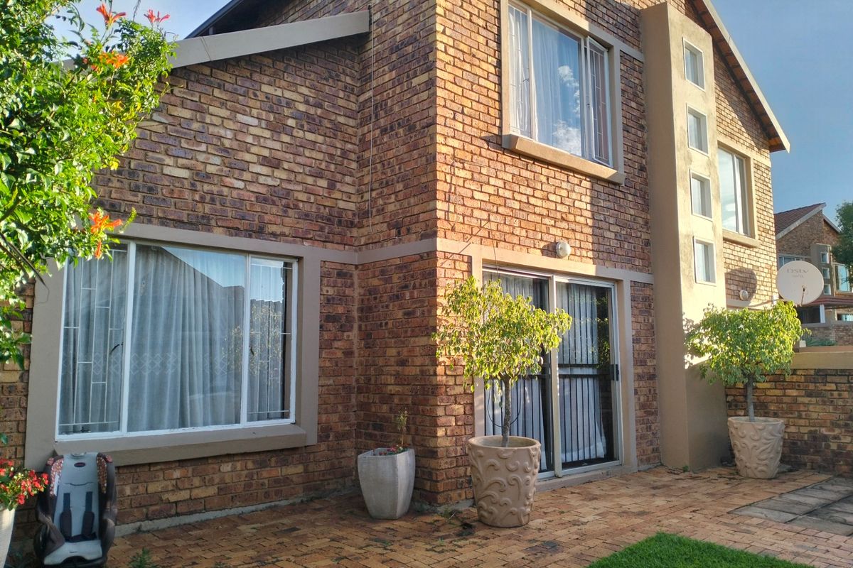 Townhouse For Sale In Centurion - Photo 3
