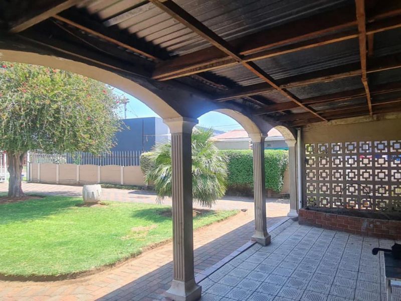 House For Sale In Germiston - Photo 2