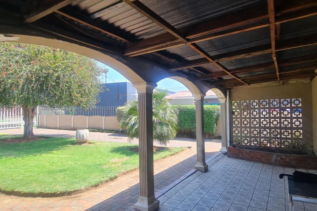 House For Sale In Germiston - Photo 2