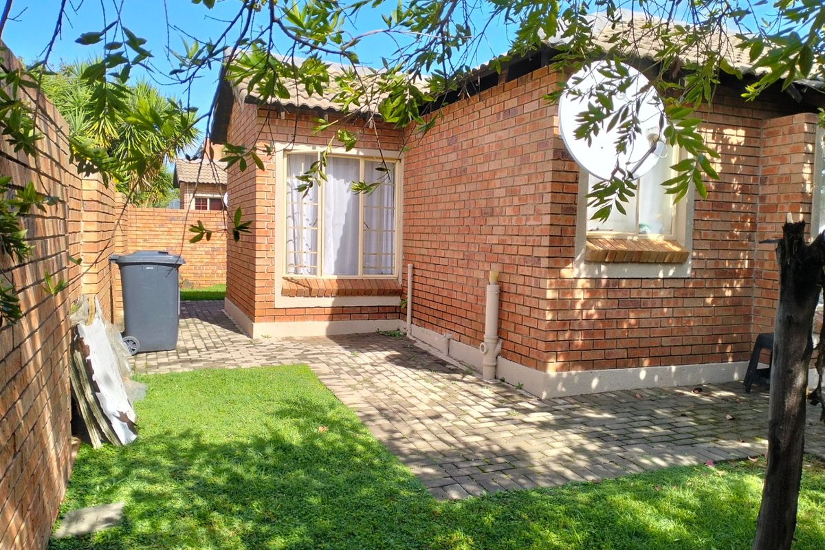 Townhouse For Sale In Centurion - Photo 2