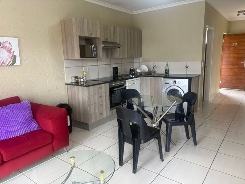 Apartment Rental Monthly In Sandton - Photo 6