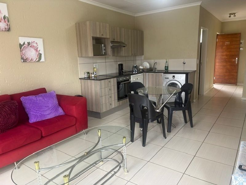Apartment Rental Monthly In Sandton - Photo 10