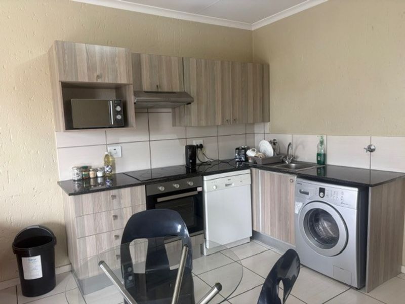 Apartment Rental Monthly In Sandton - Photo 9