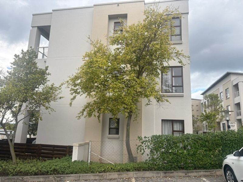 Apartment Rental Monthly In Sandton - Photo 2