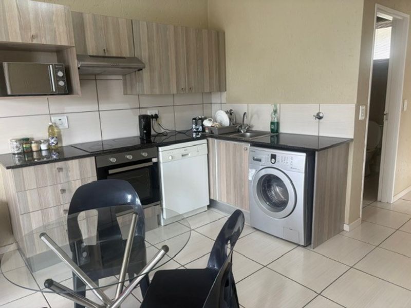 Apartment Rental Monthly In Sandton - Photo 5