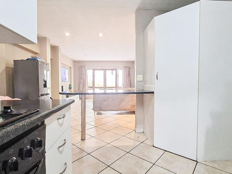 Apartment For Sale In Sandton - Photo 9
