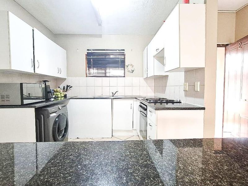 Apartment For Sale In Sandton - Photo 7