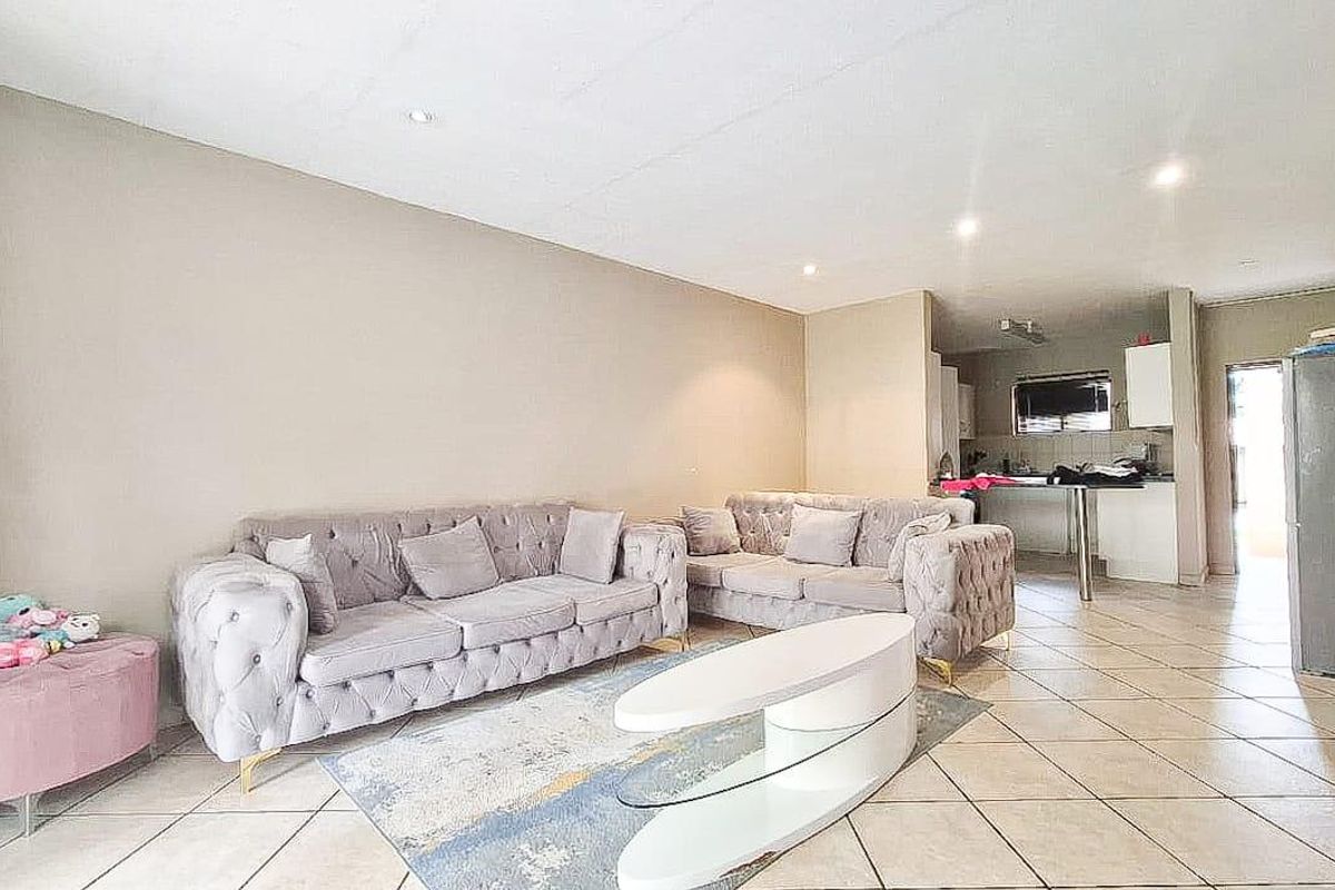 Apartment For Sale In Sandton - Photo 2