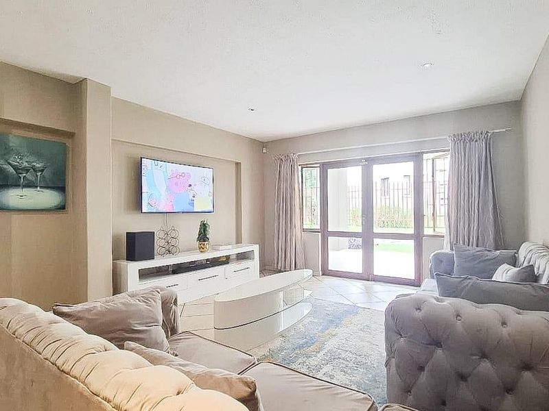 Apartment For Sale In Sandton - Photo 3