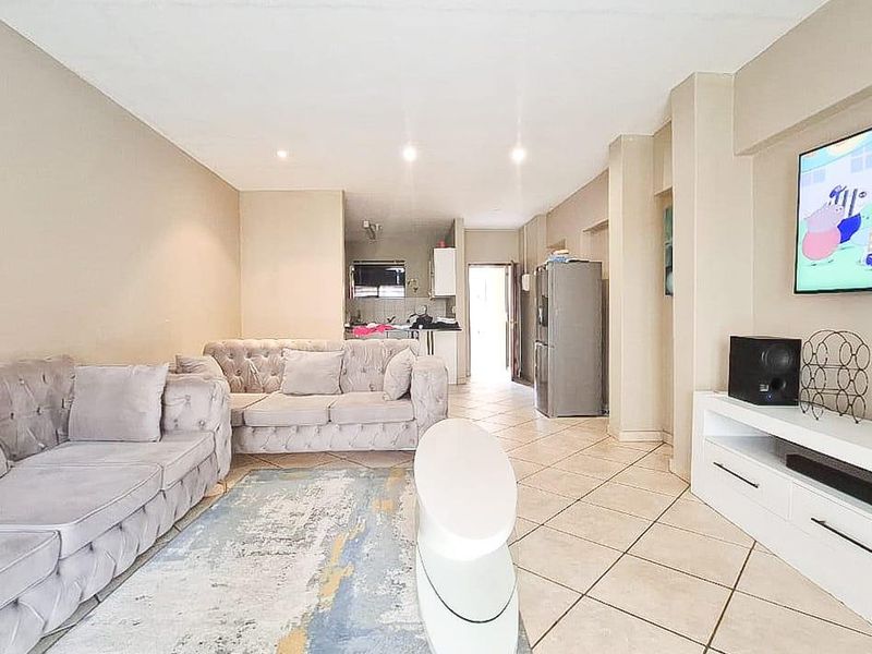 Apartment For Sale In Sandton - Photo 1